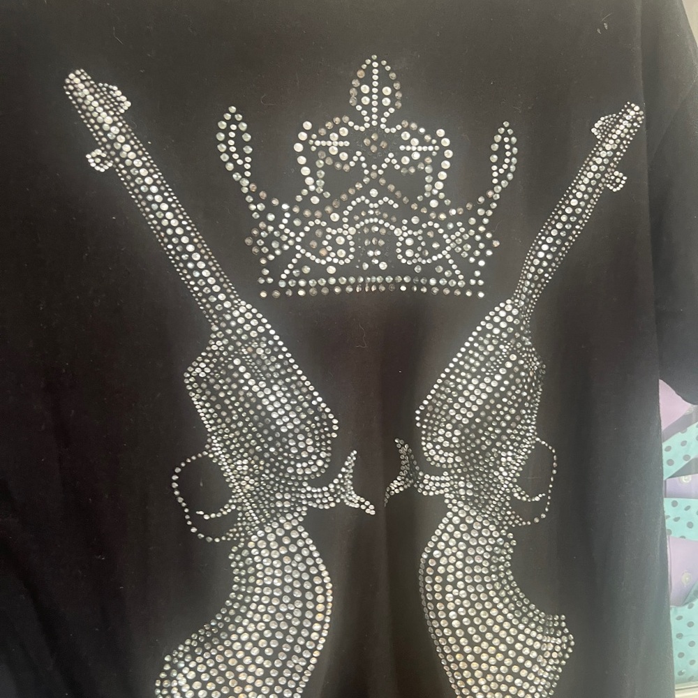 TOP Moda Black Tee with Silver Gun and Crown Design